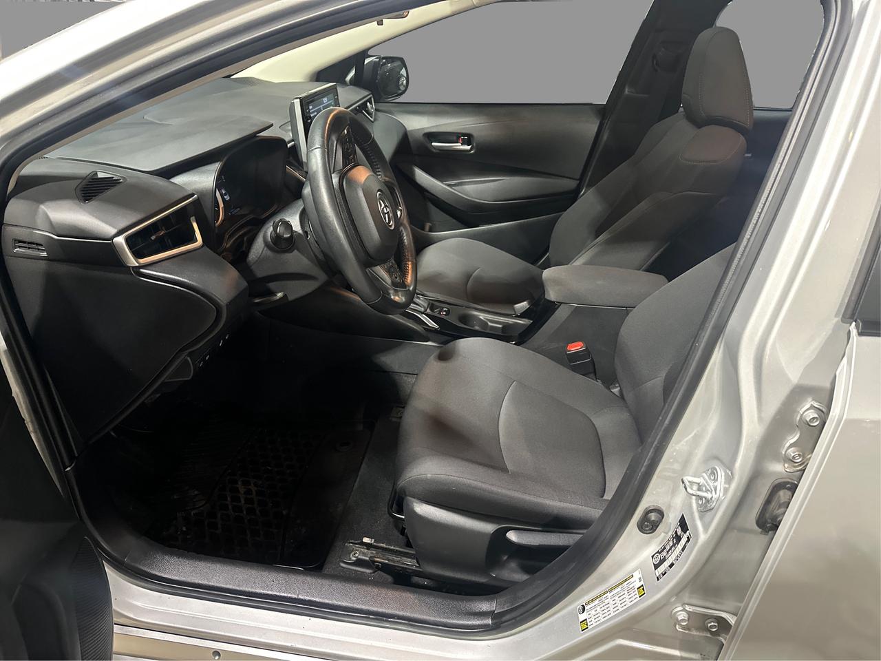 2021 Toyota Corolla LE Photo