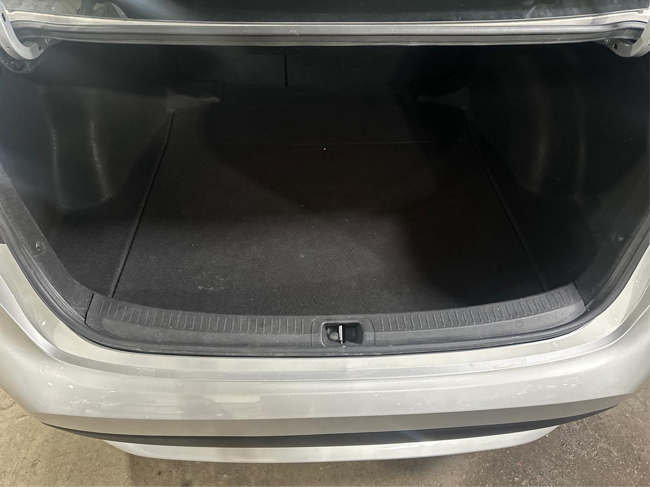 2021 Toyota Corolla LE Photo