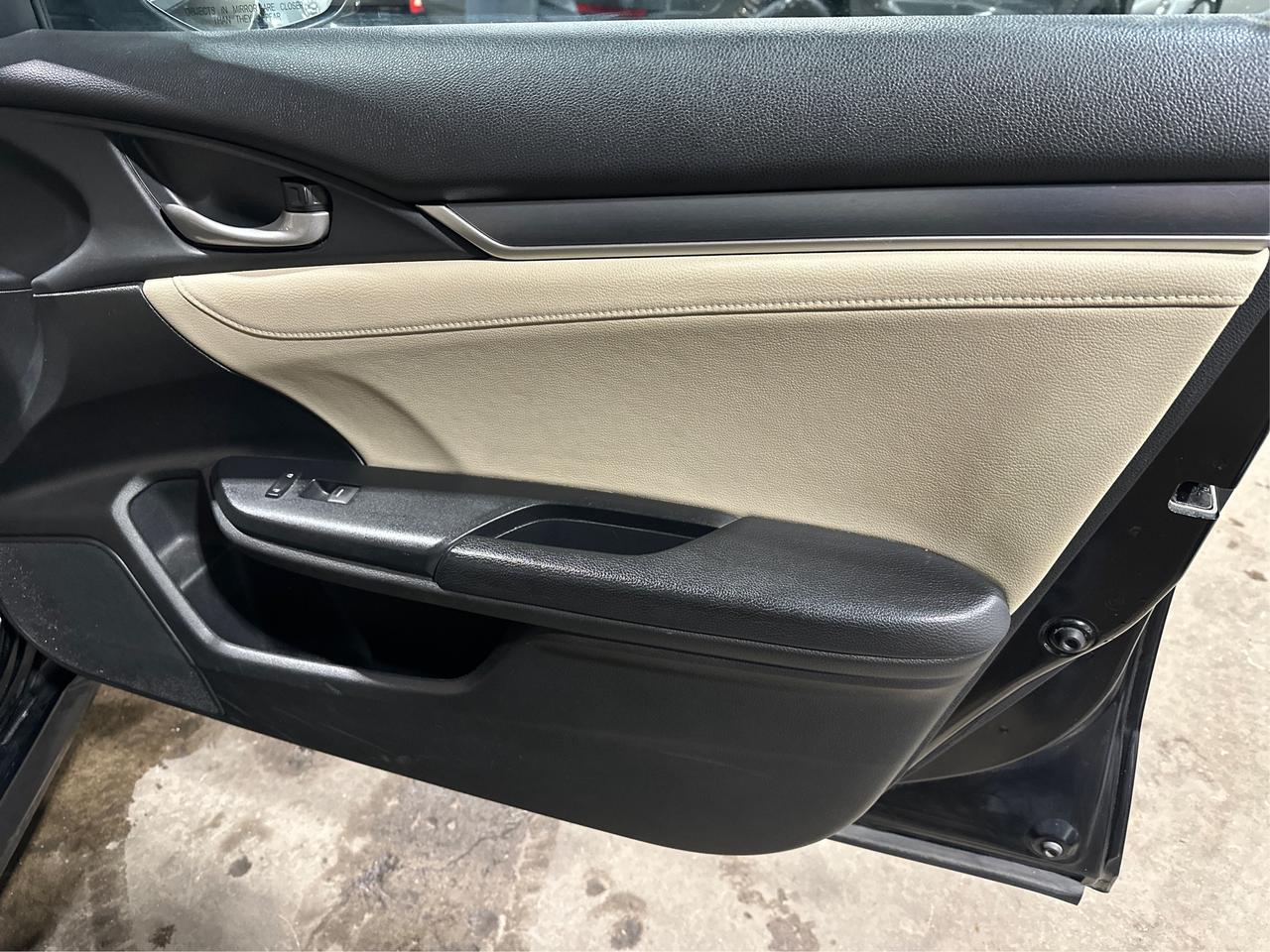 2016 Honda Civic Touring Photo