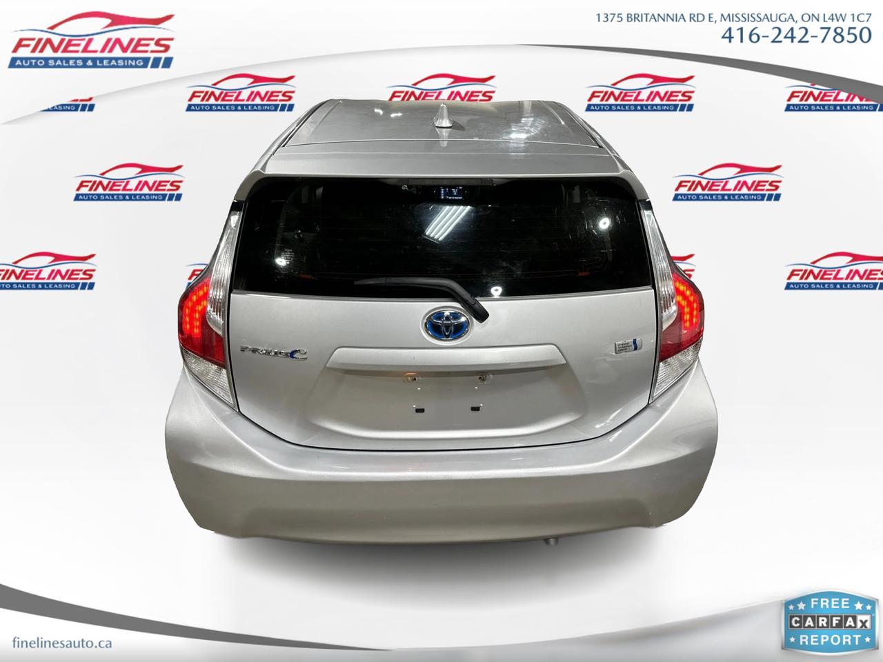 2016 Toyota Prius c Two Photo3