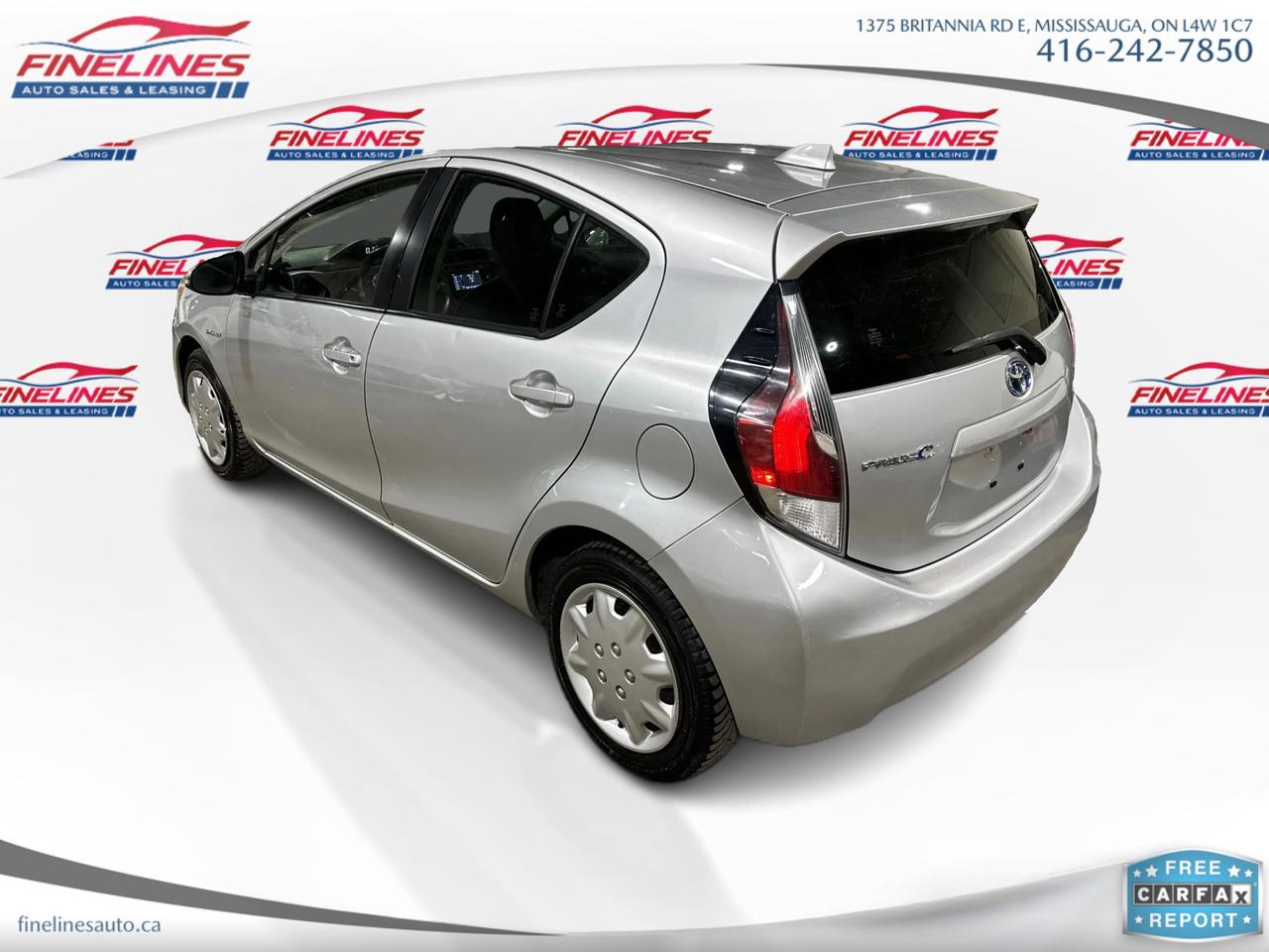 2016 Toyota Prius c Two Photo2