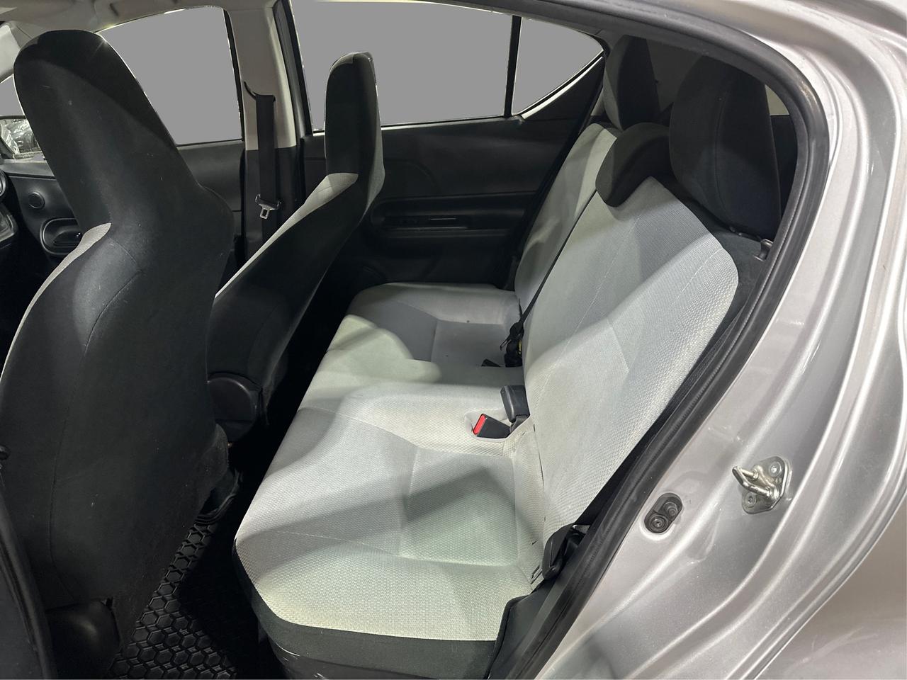 2016 Toyota Prius c Two Photo