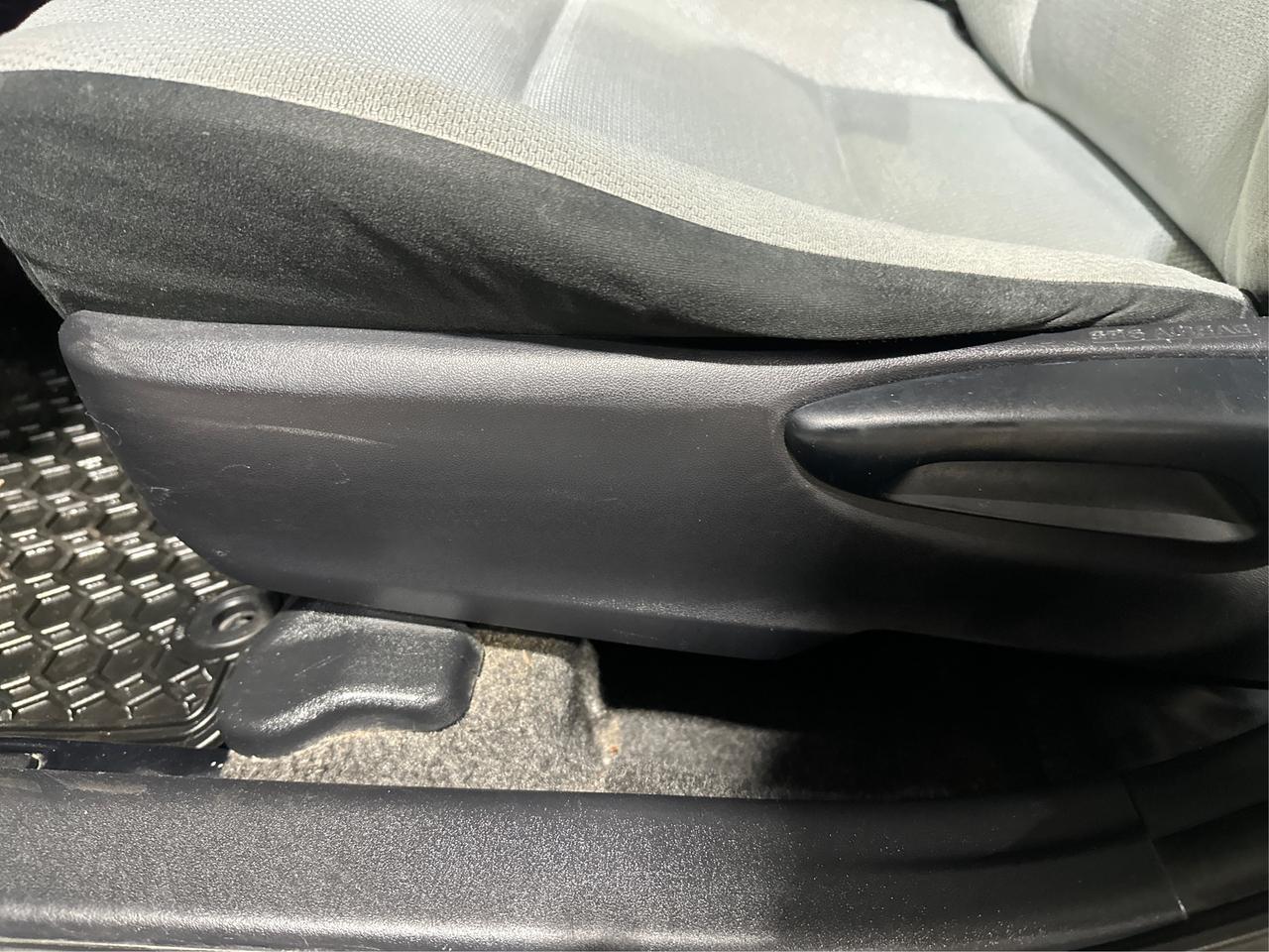 2016 Toyota Prius c Two Photo