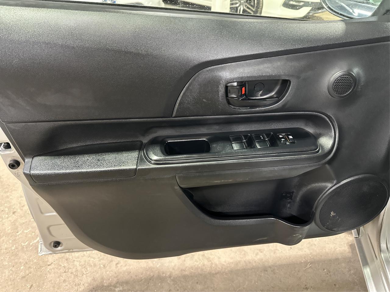 2016 Toyota Prius c Two Photo