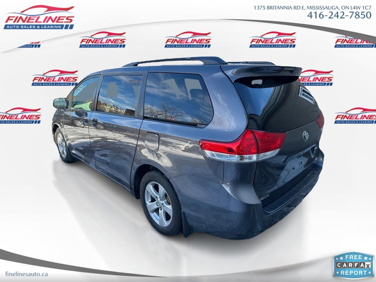 2014 Toyota Sienna  Photo2