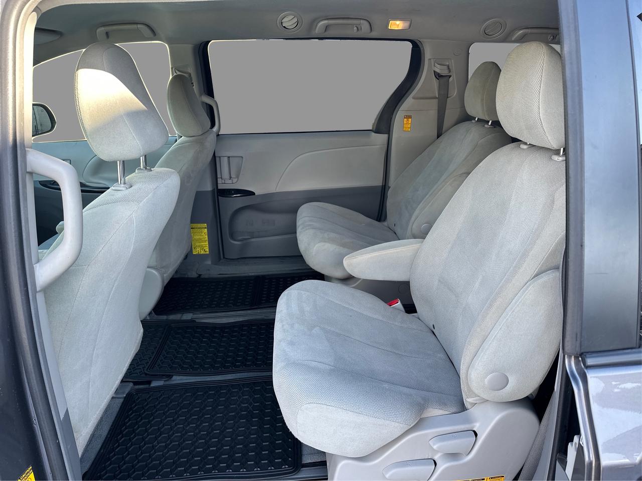 2014 Toyota Sienna  Photo