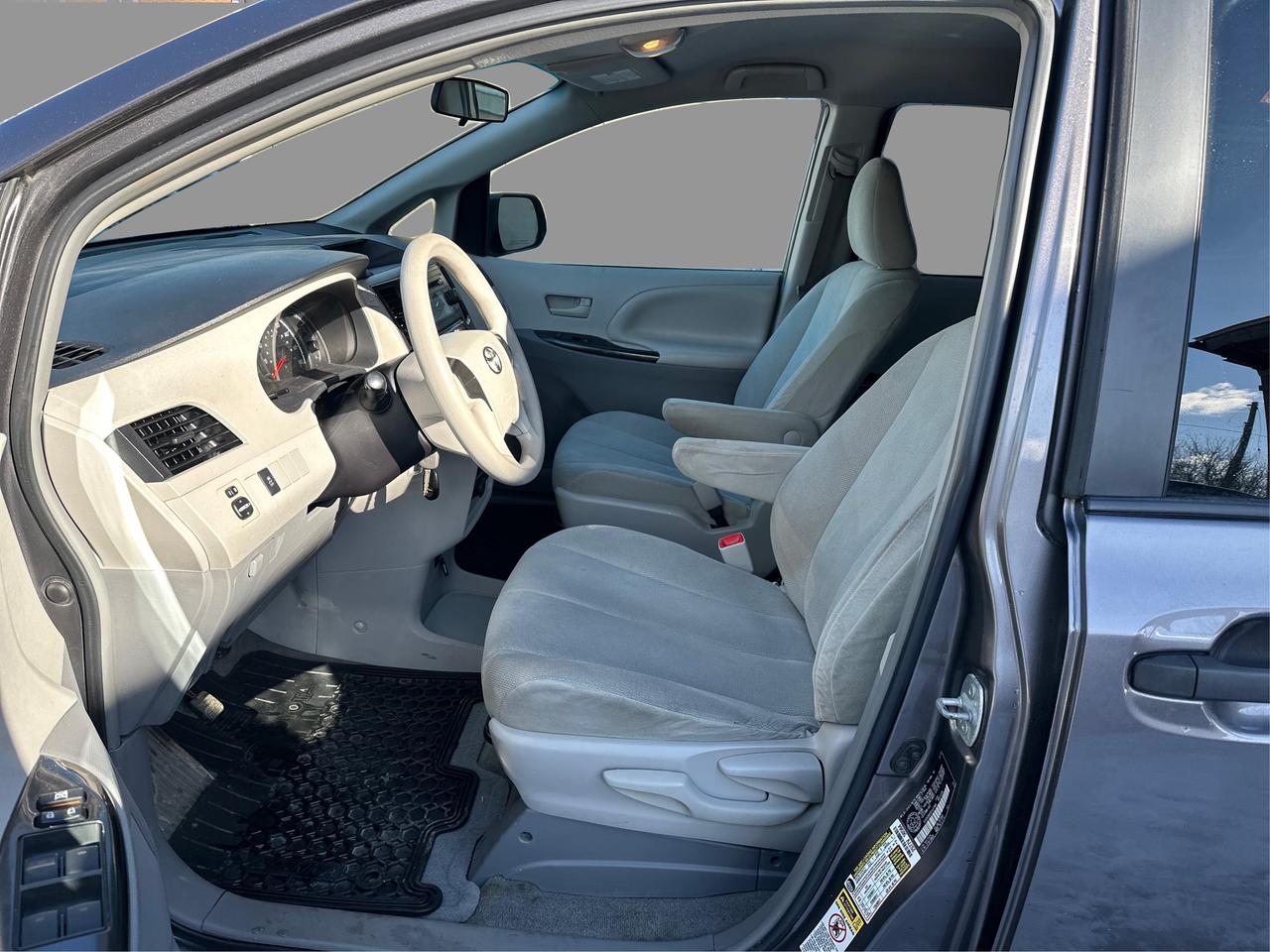 2014 Toyota Sienna  Photo