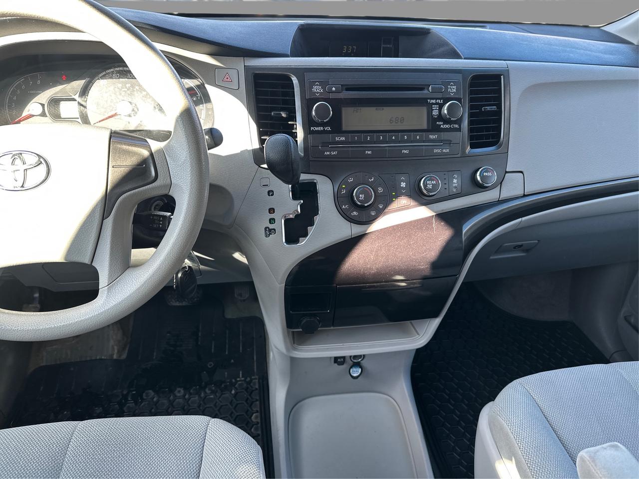 2014 Toyota Sienna  Photo