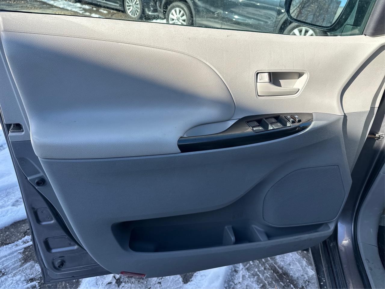 2014 Toyota Sienna  Photo