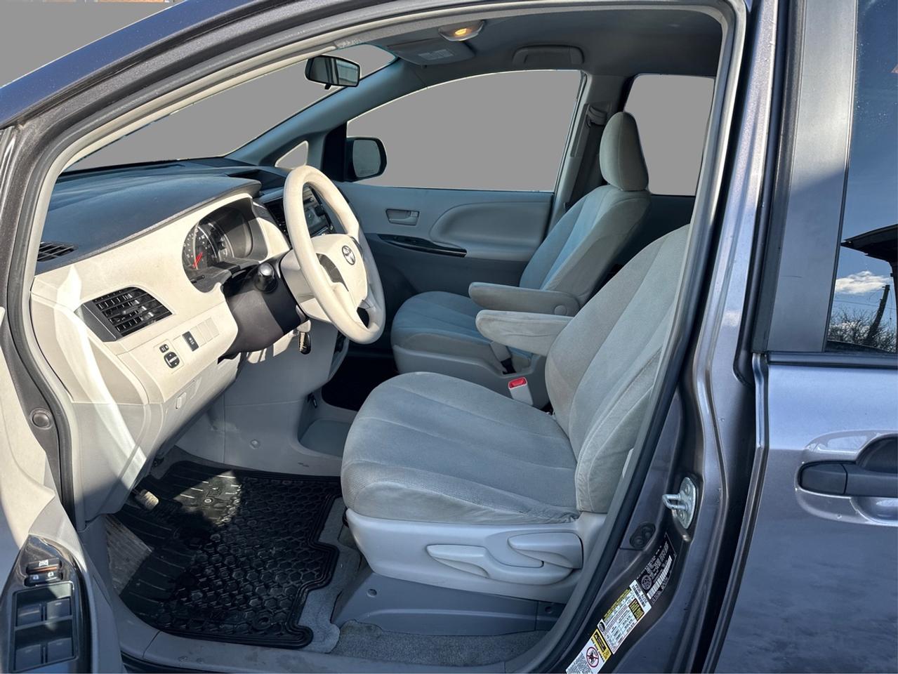 2014 Toyota Sienna  Photo