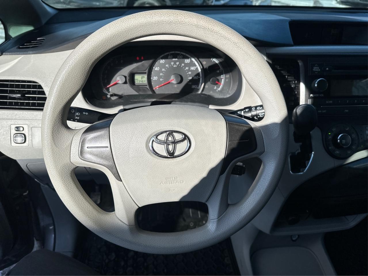 2014 Toyota Sienna  Photo