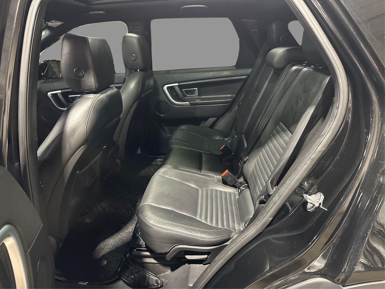 2016 Land Rover Discovery Sport HSE Photo