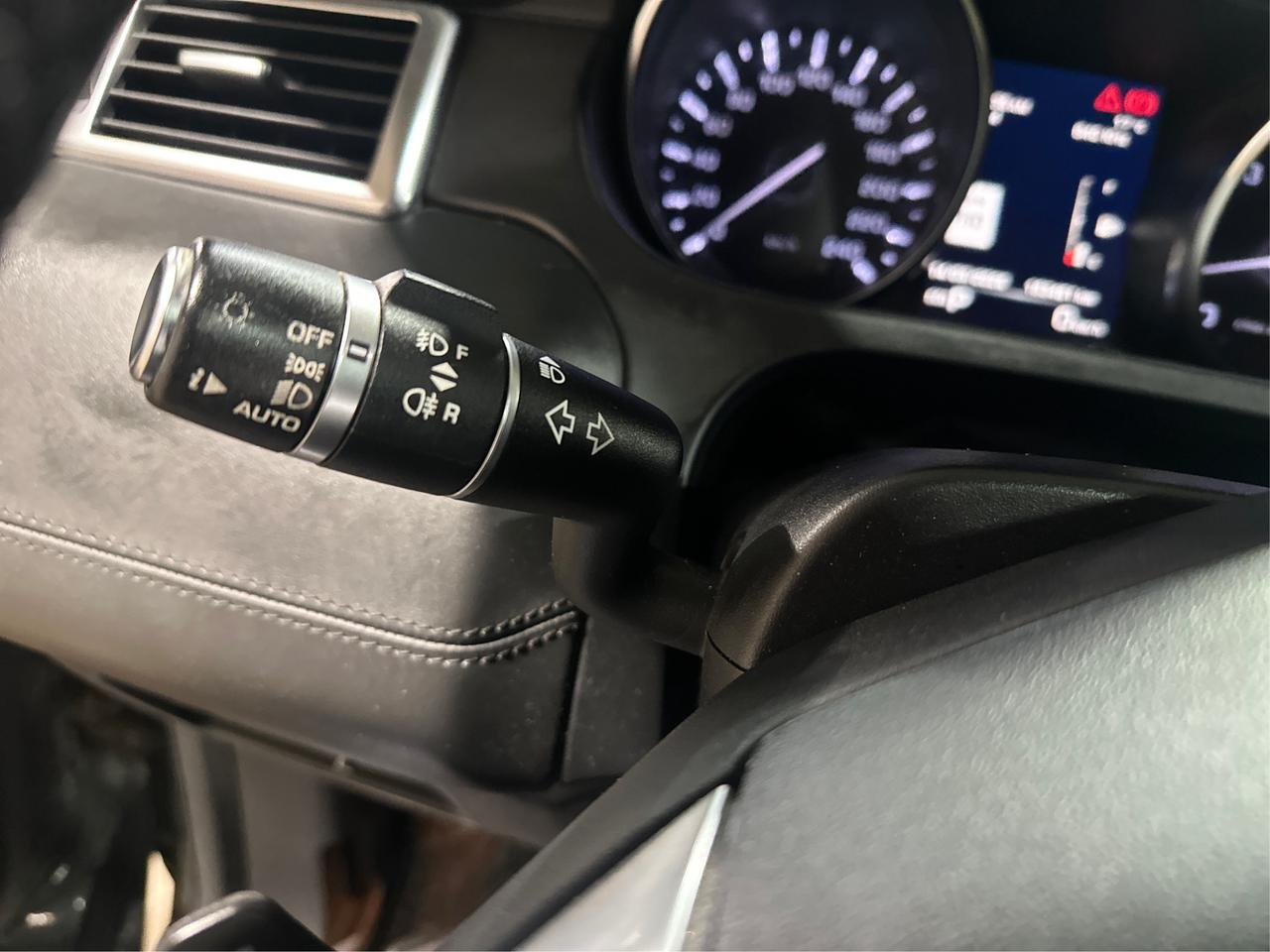 2016 Land Rover Discovery Sport HSE Photo