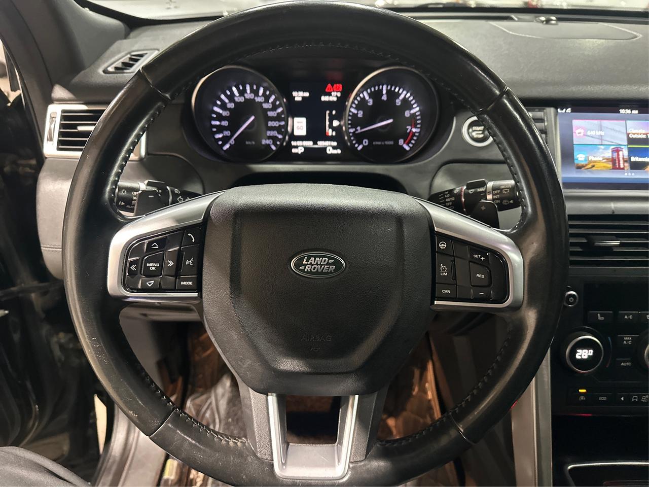 2016 Land Rover Discovery Sport HSE Photo