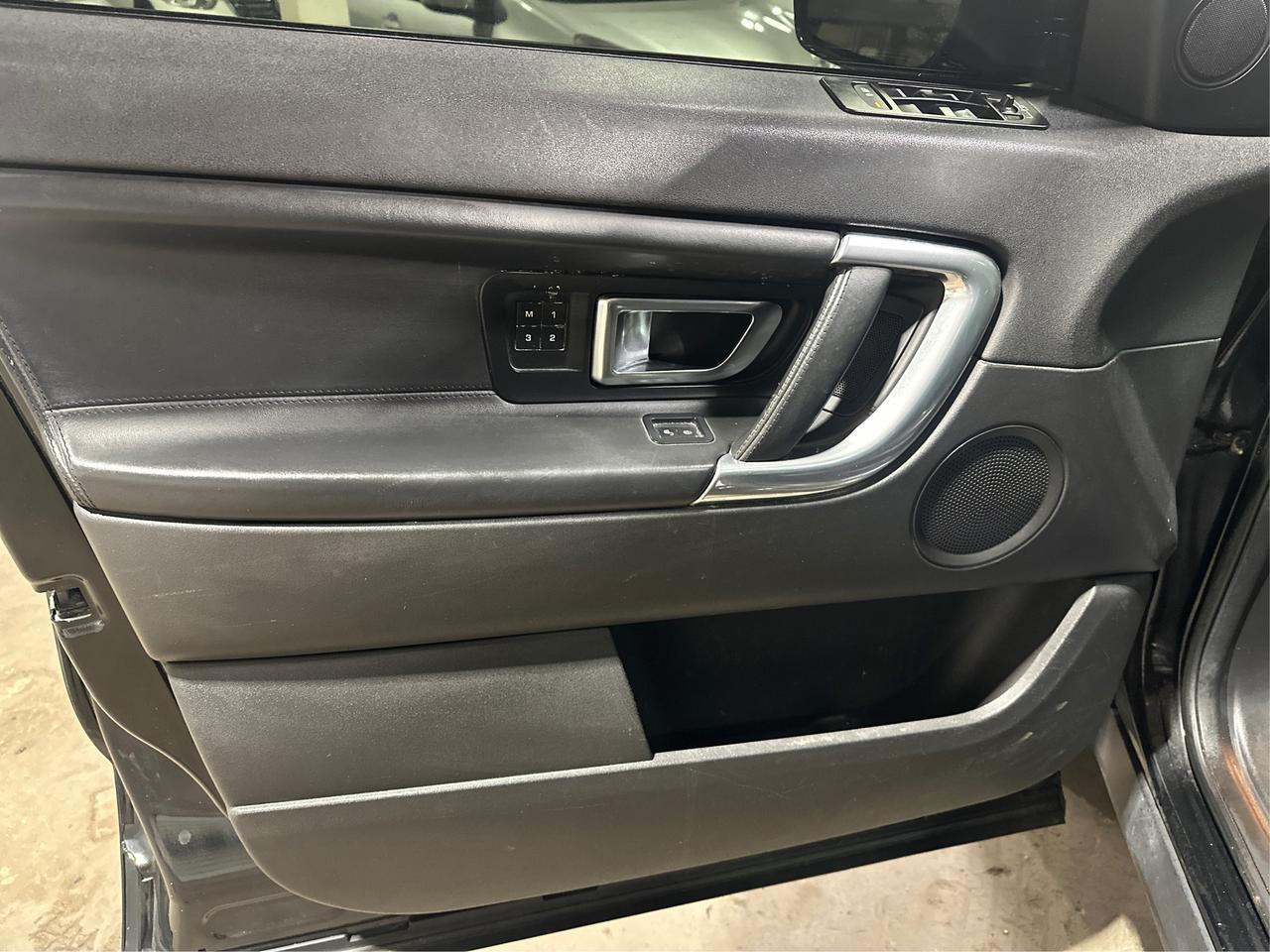 2016 Land Rover Discovery Sport HSE Photo