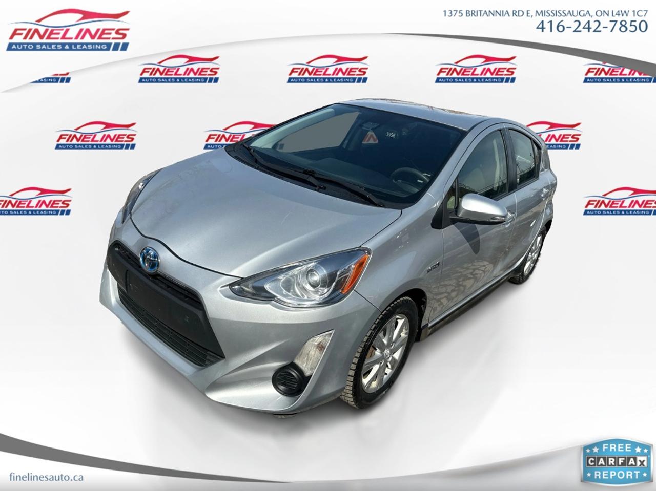 2017 Toyota Prius c Four Photo0