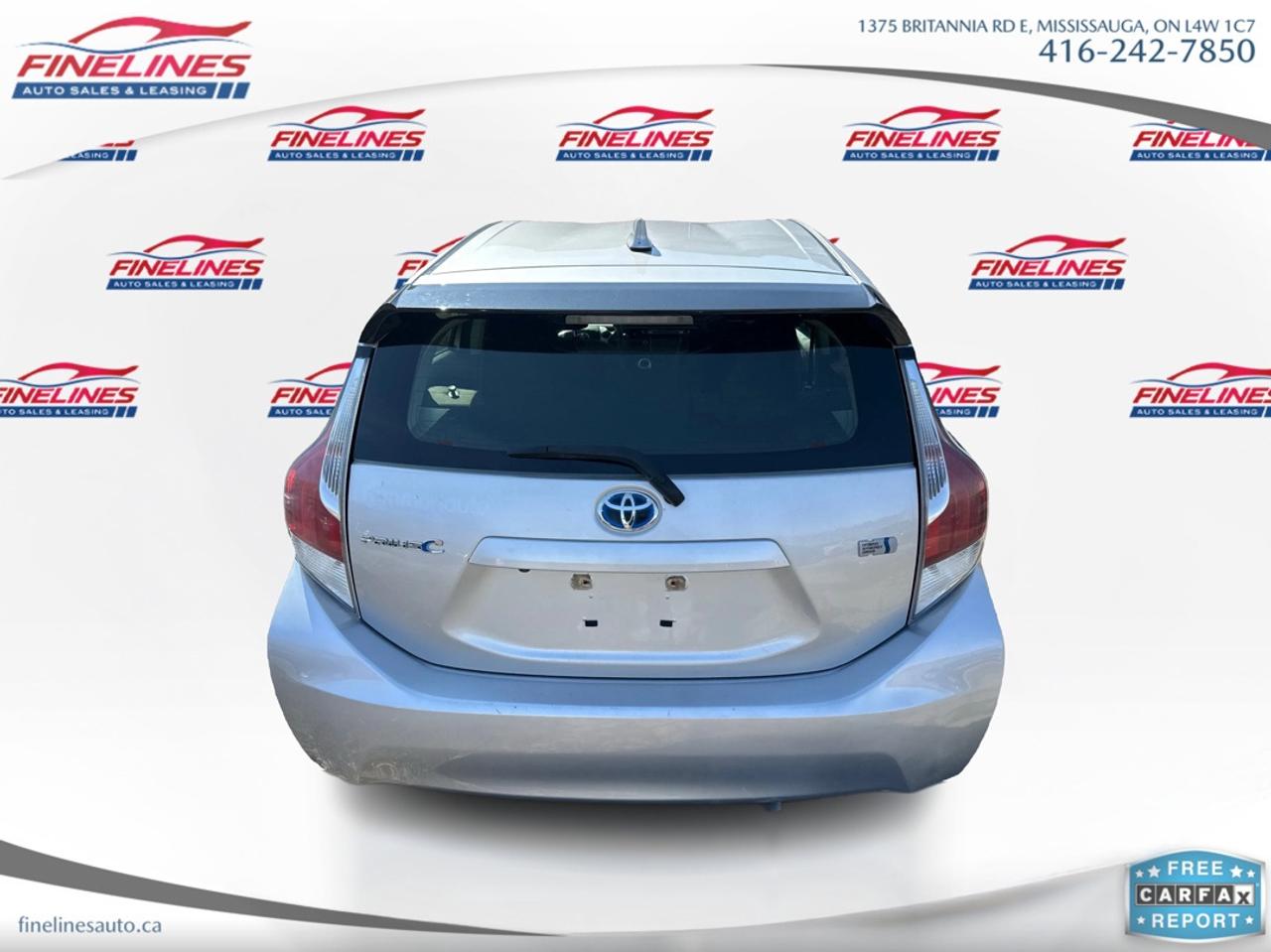 2017 Toyota Prius c Four Photo3