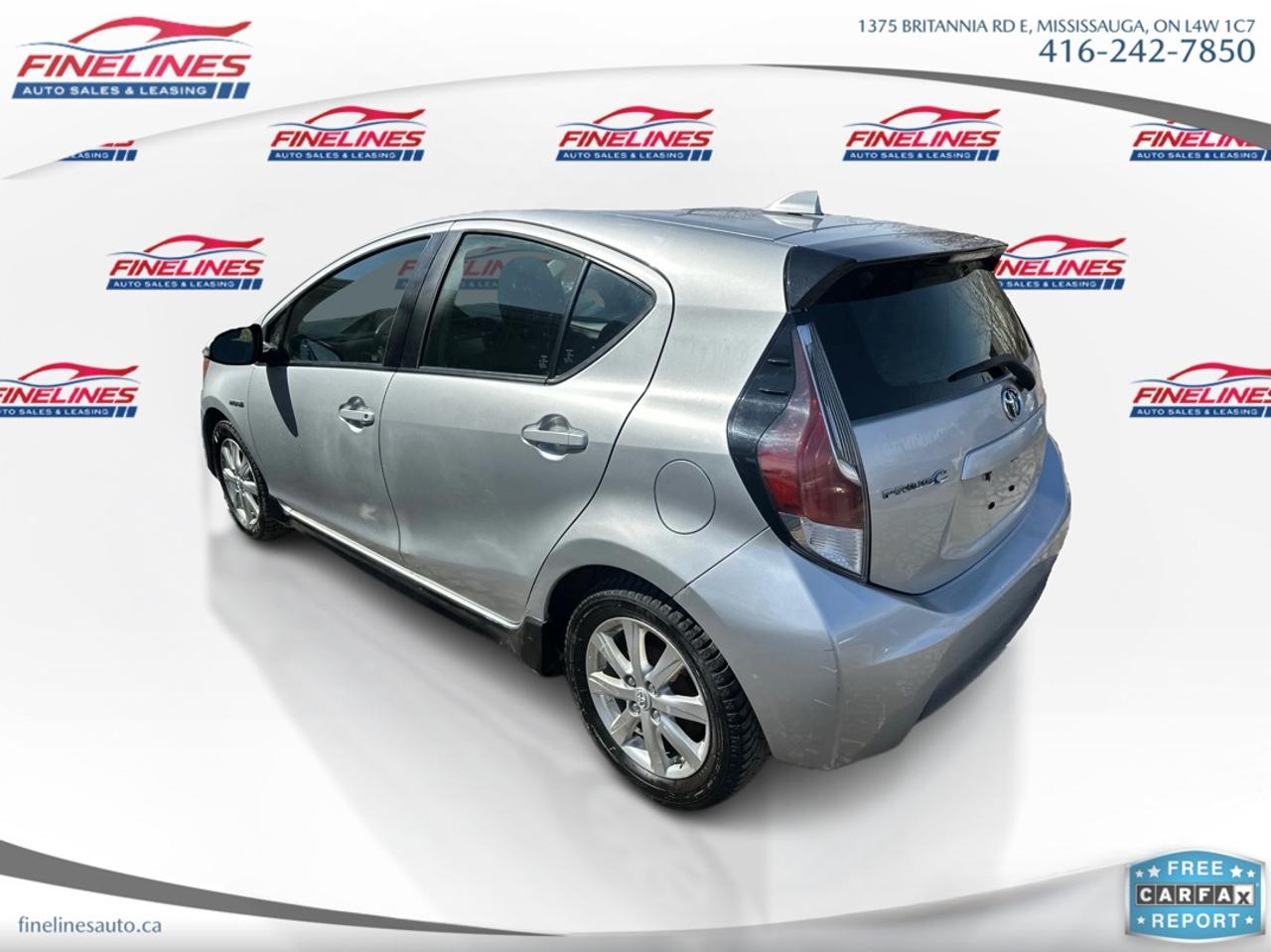 2017 Toyota Prius c Four Photo2