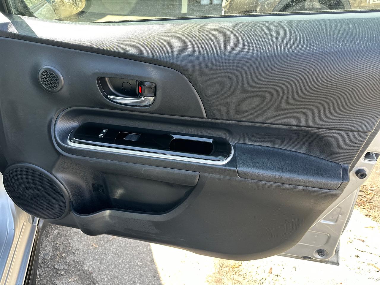 2017 Toyota Prius c Four Photo