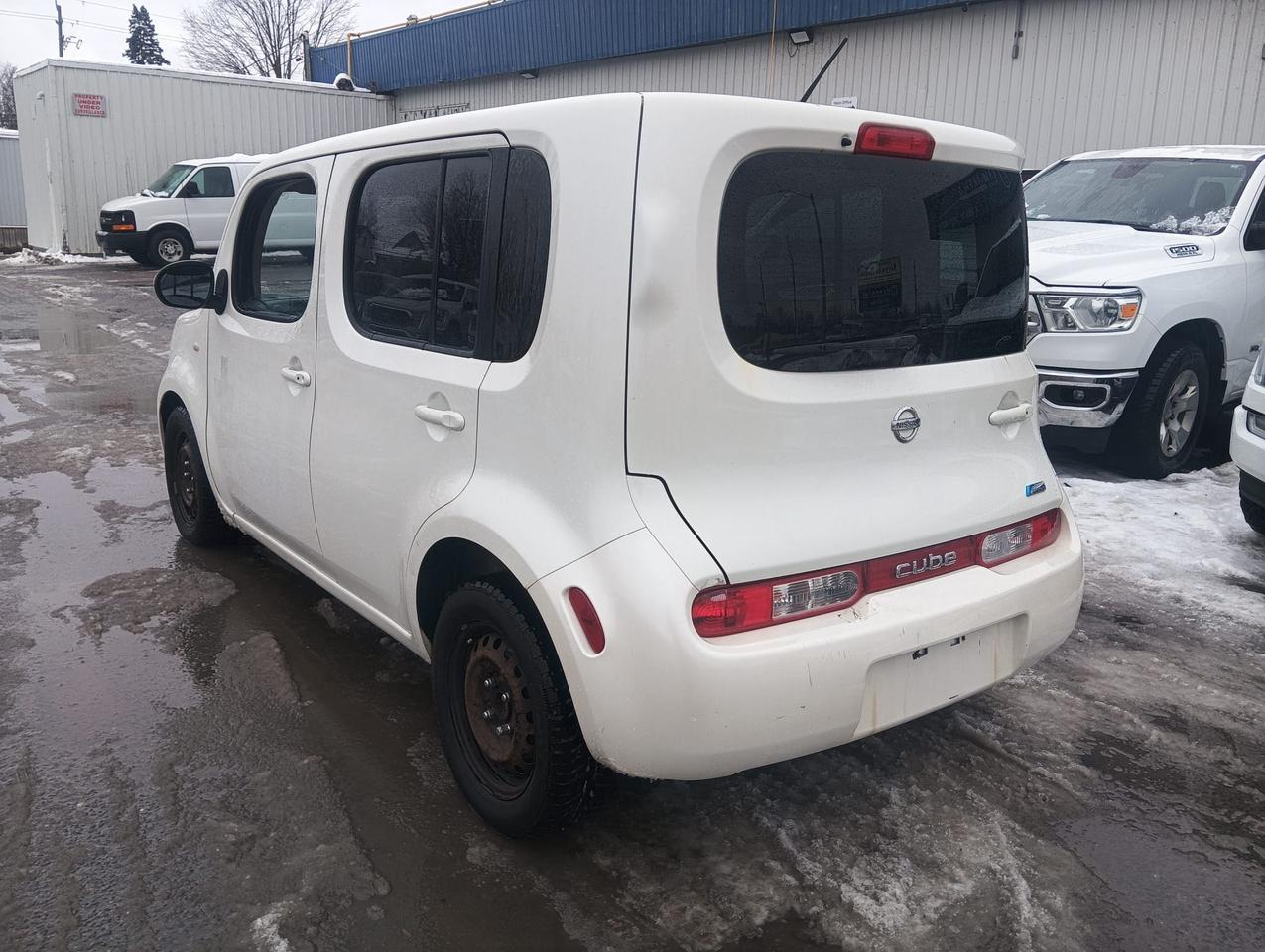 2012 Nissan Cube S Photo4