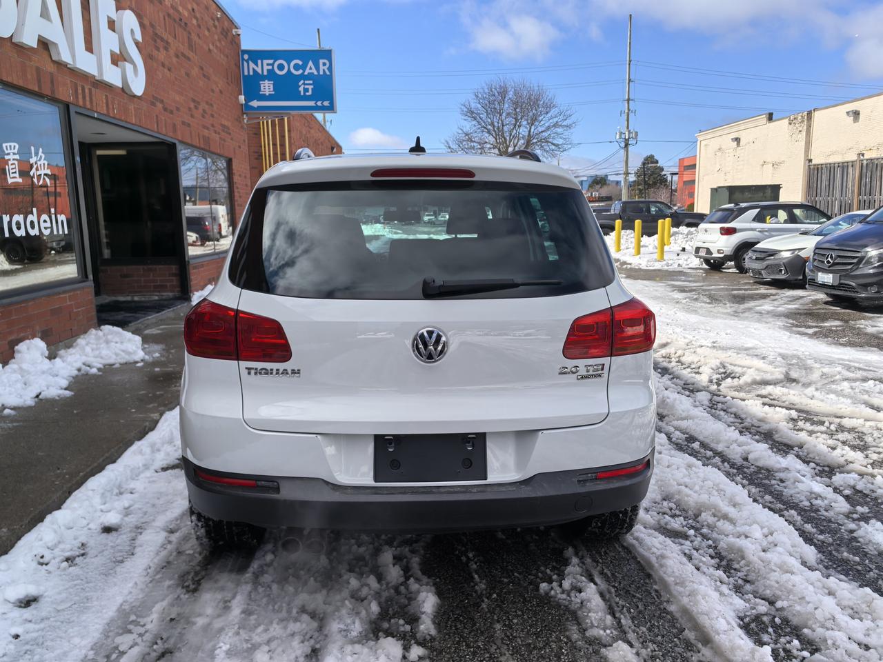 2015 Volkswagen Tiguan S Photo