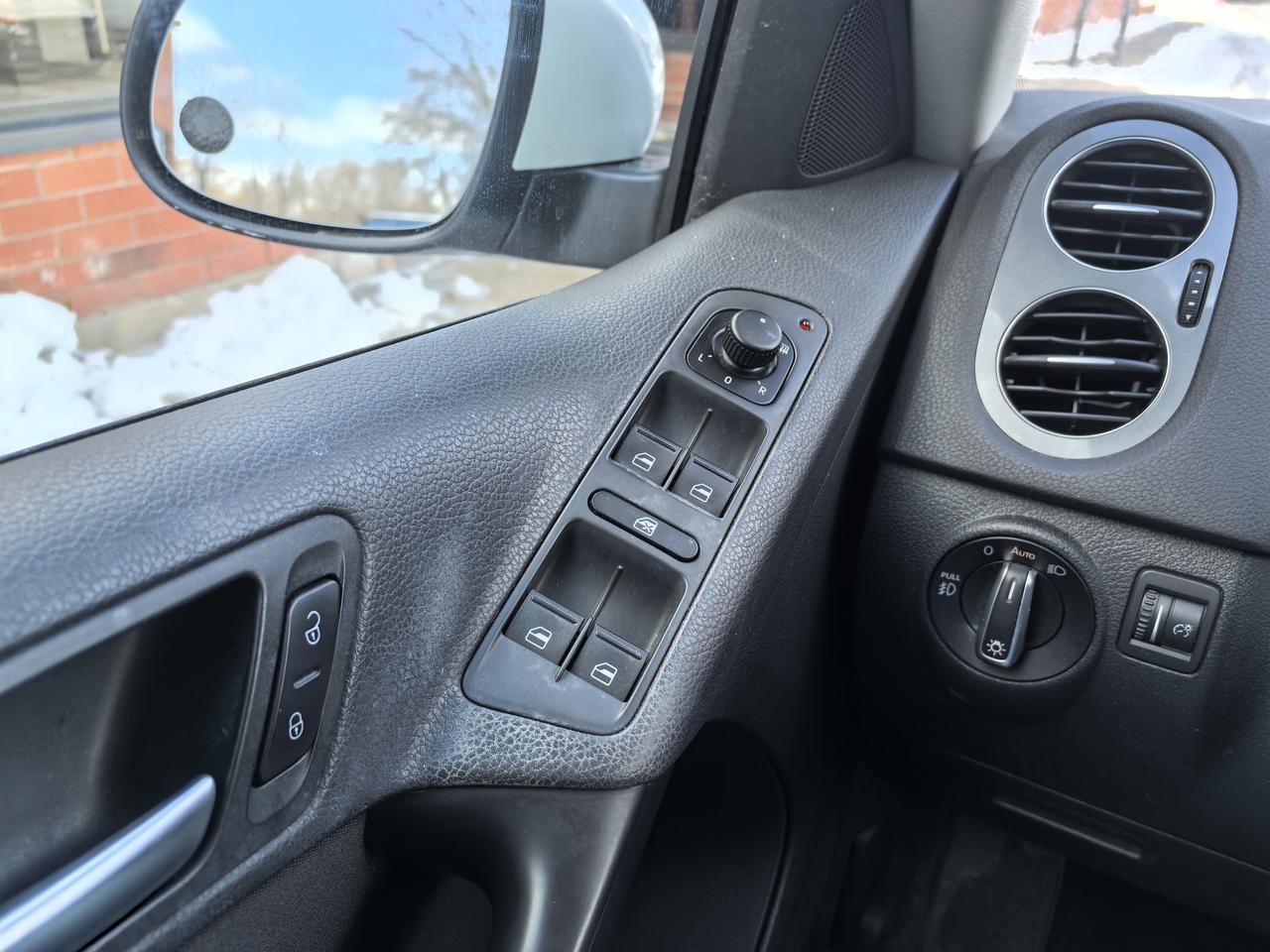 2015 Volkswagen Tiguan S Photo