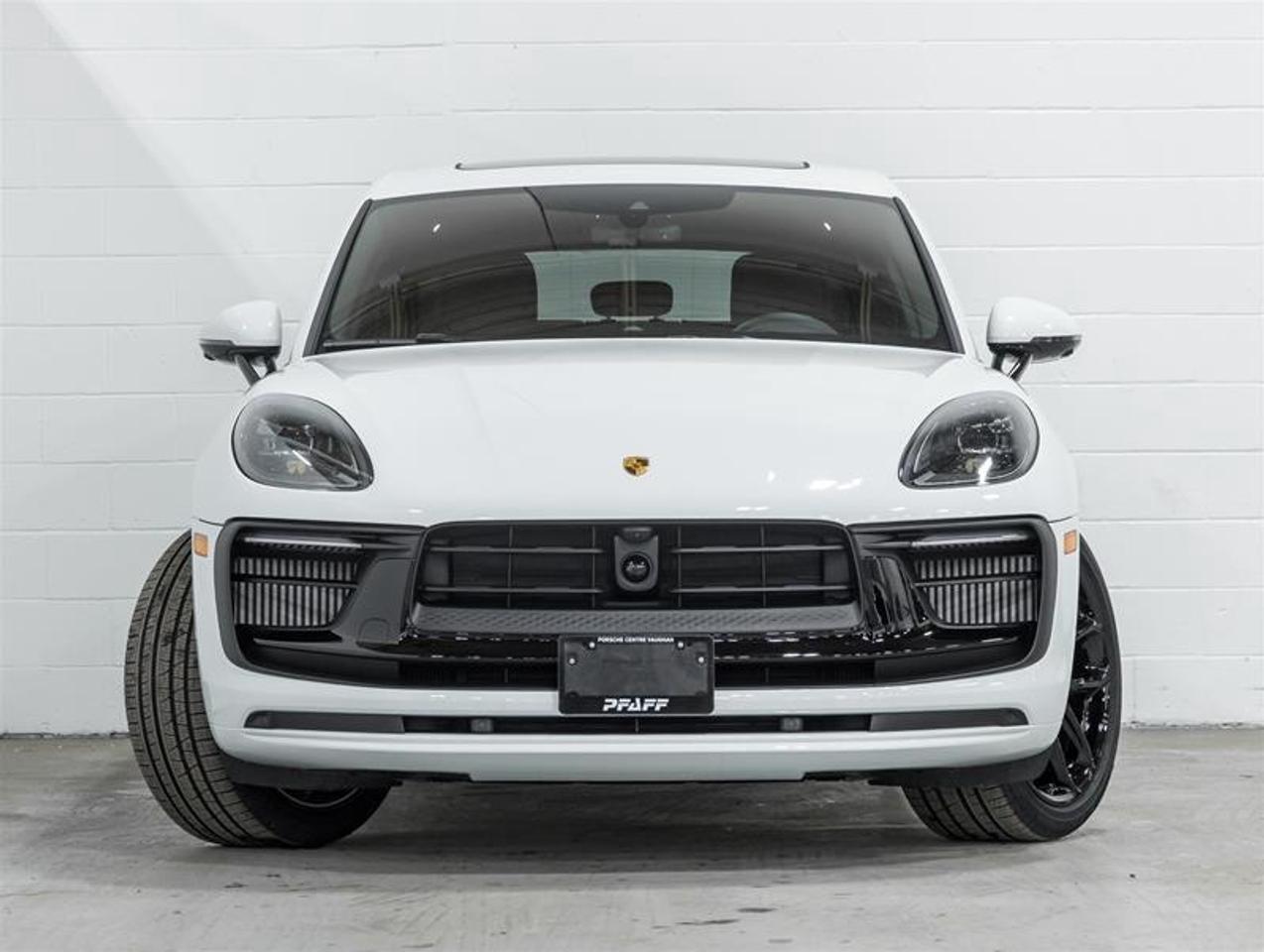 2026 Porsche Macan  Photo