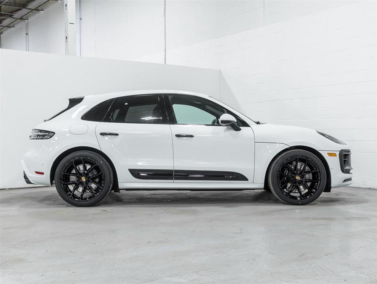 2026 Porsche Macan  Photo