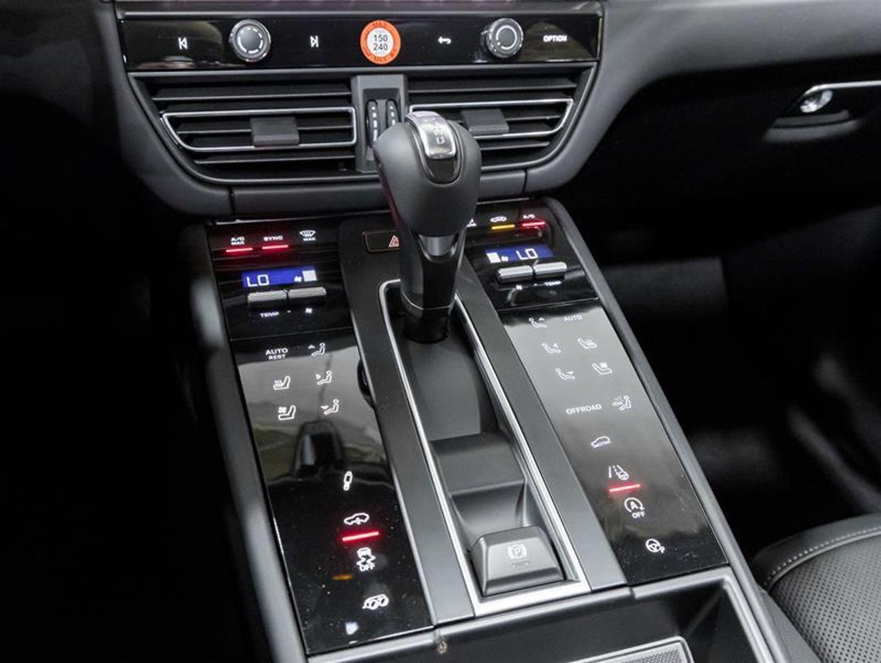 2026 Porsche Macan  Photo