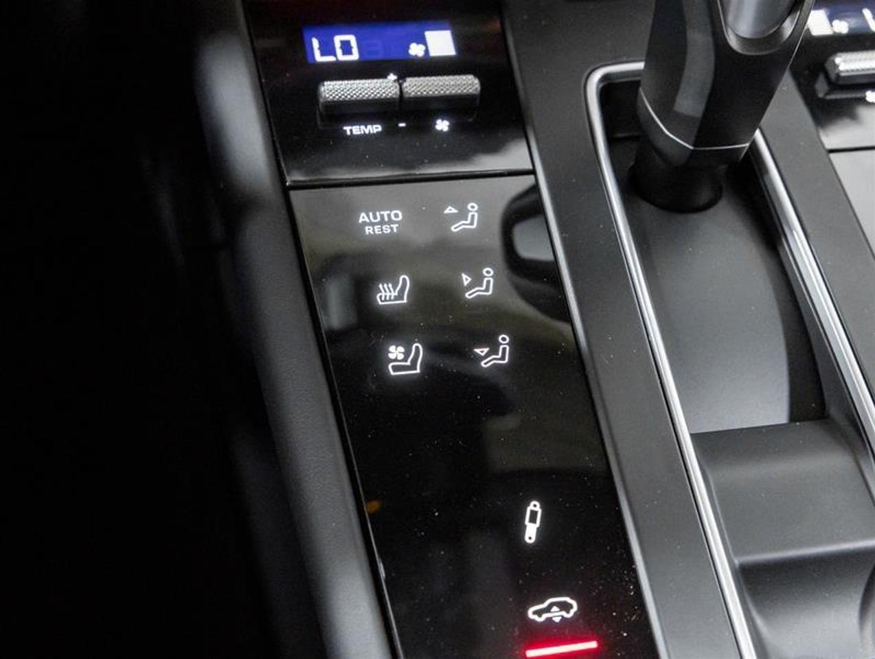 2026 Porsche Macan  Photo