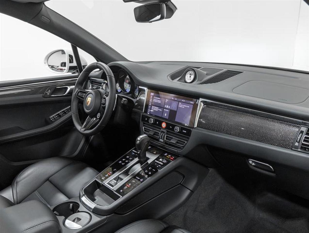 2026 Porsche Macan  Photo