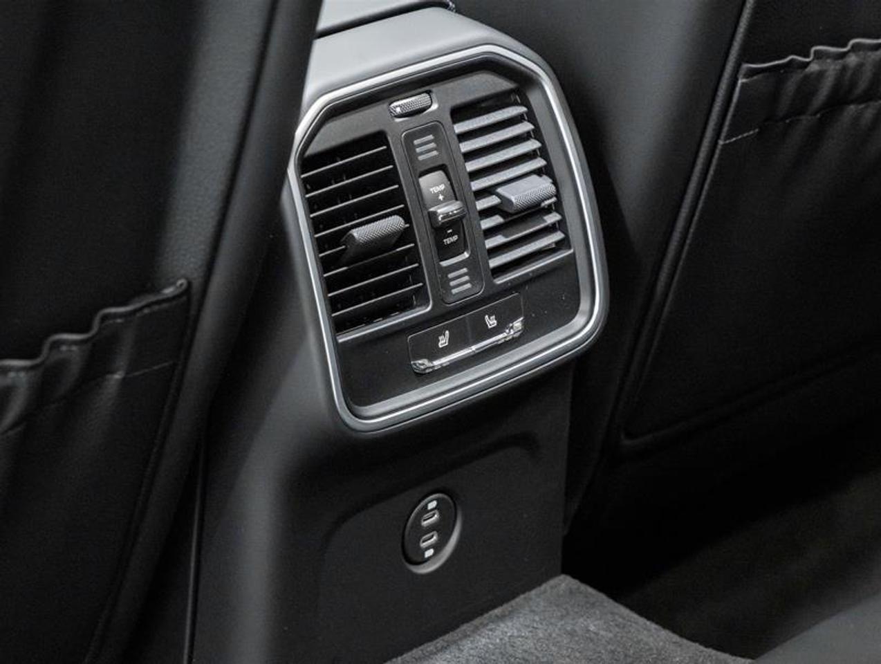 2026 Porsche Macan  Photo