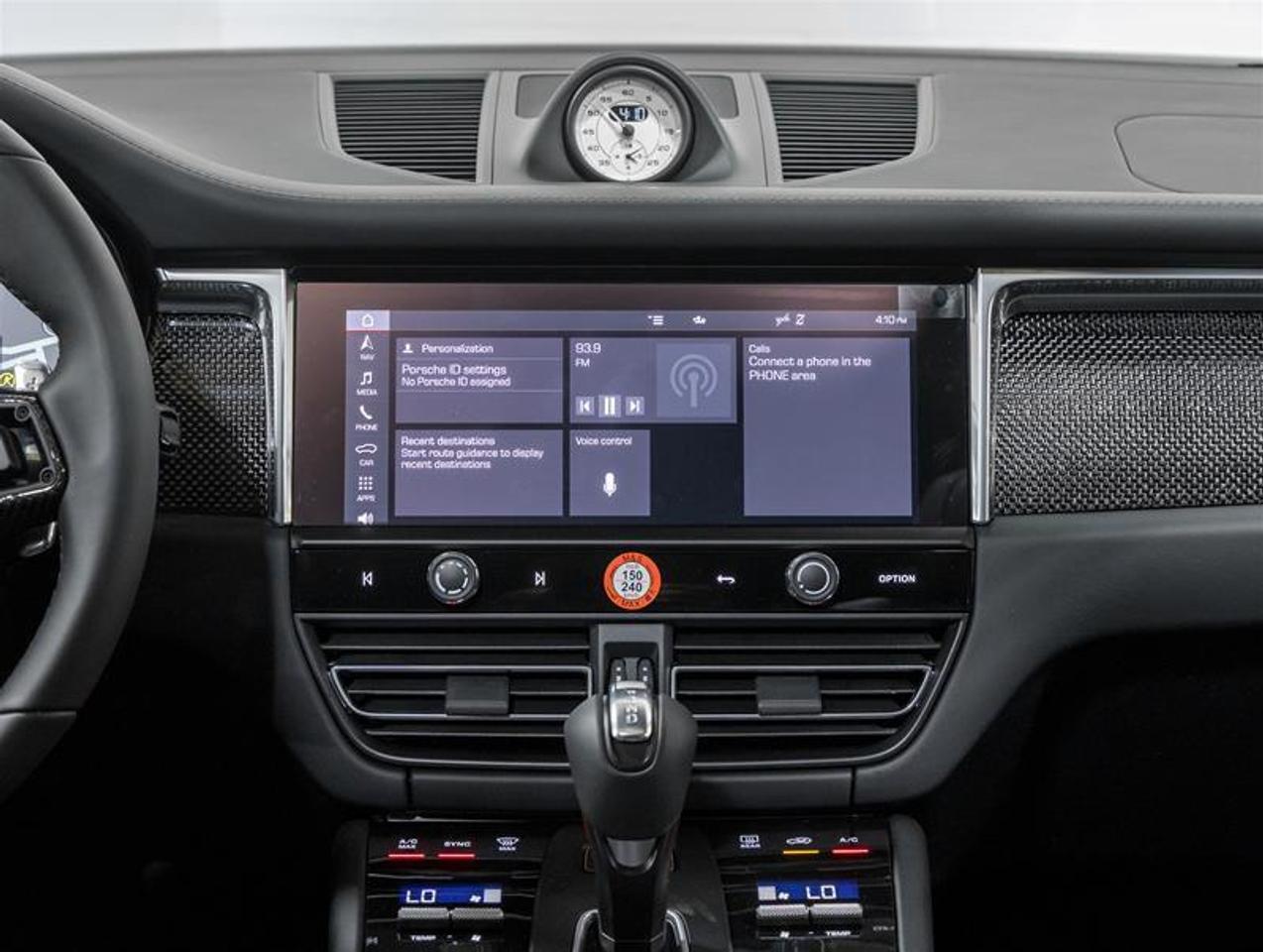 2026 Porsche Macan  Photo