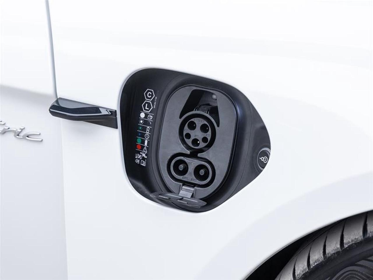 2025 Porsche Taycan  Photo