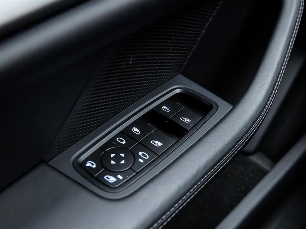 2025 Porsche Taycan  Photo