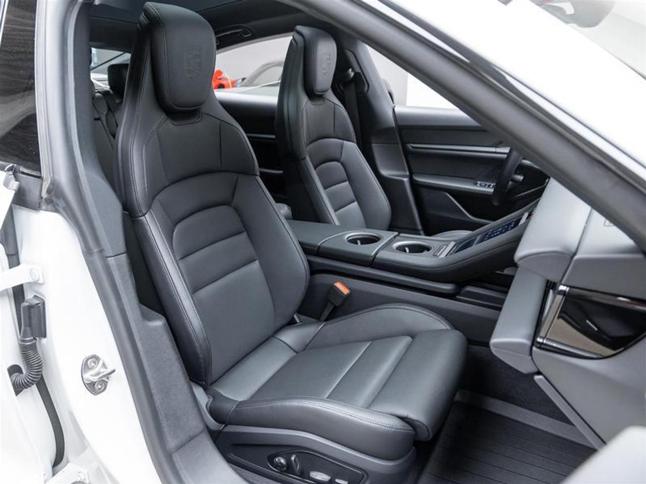 2025 Porsche Taycan  Photo