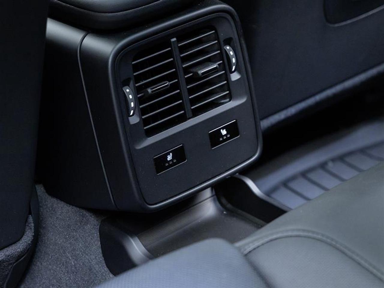 2025 Porsche Taycan  Photo