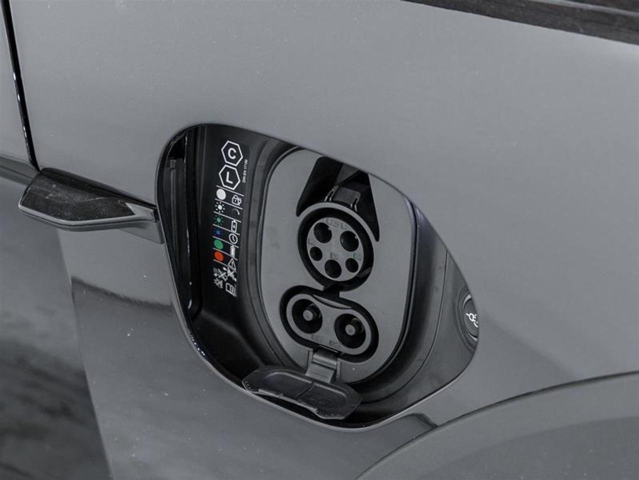 2025 Porsche Taycan  Photo