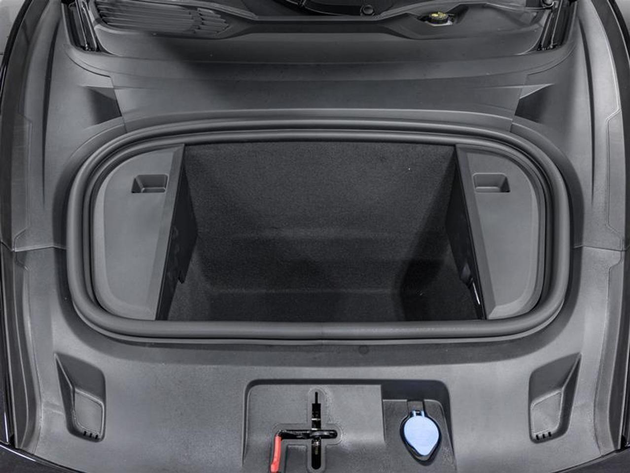 2025 Porsche Taycan  Photo