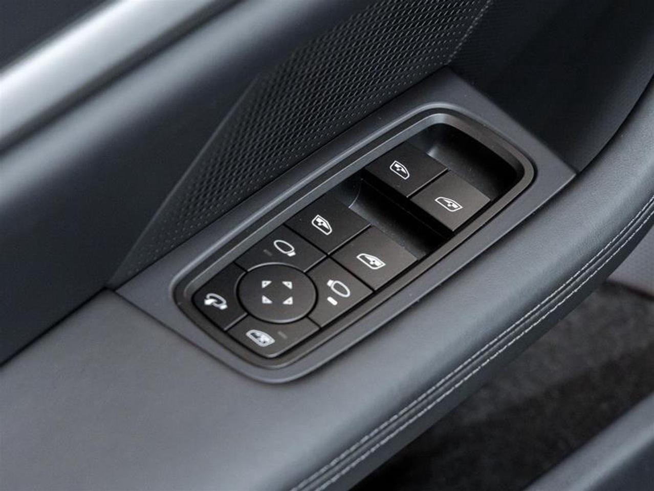 2025 Porsche Taycan  Photo