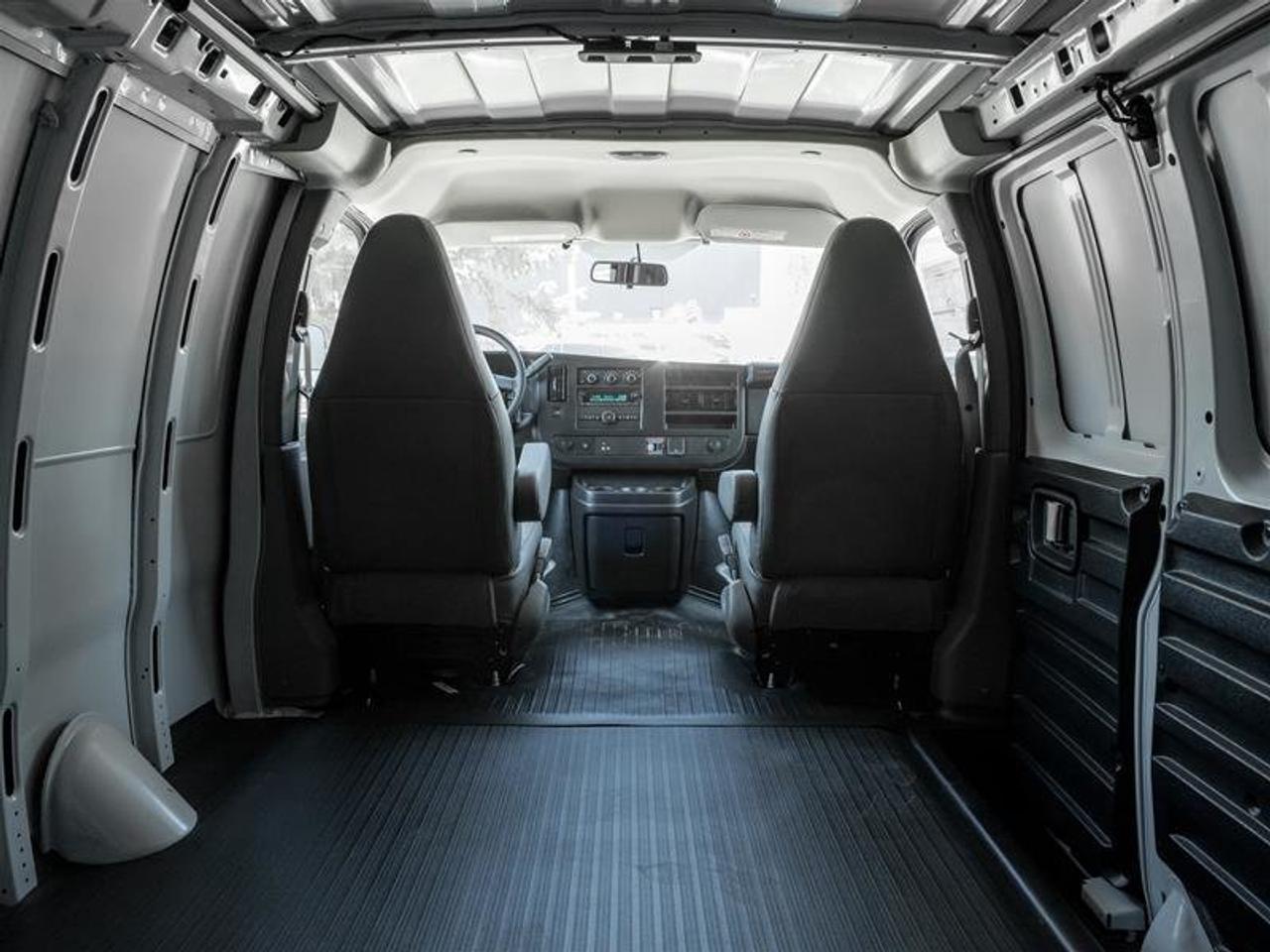 2026 GMC Savana Cargo 2500 WT 135'' Photo