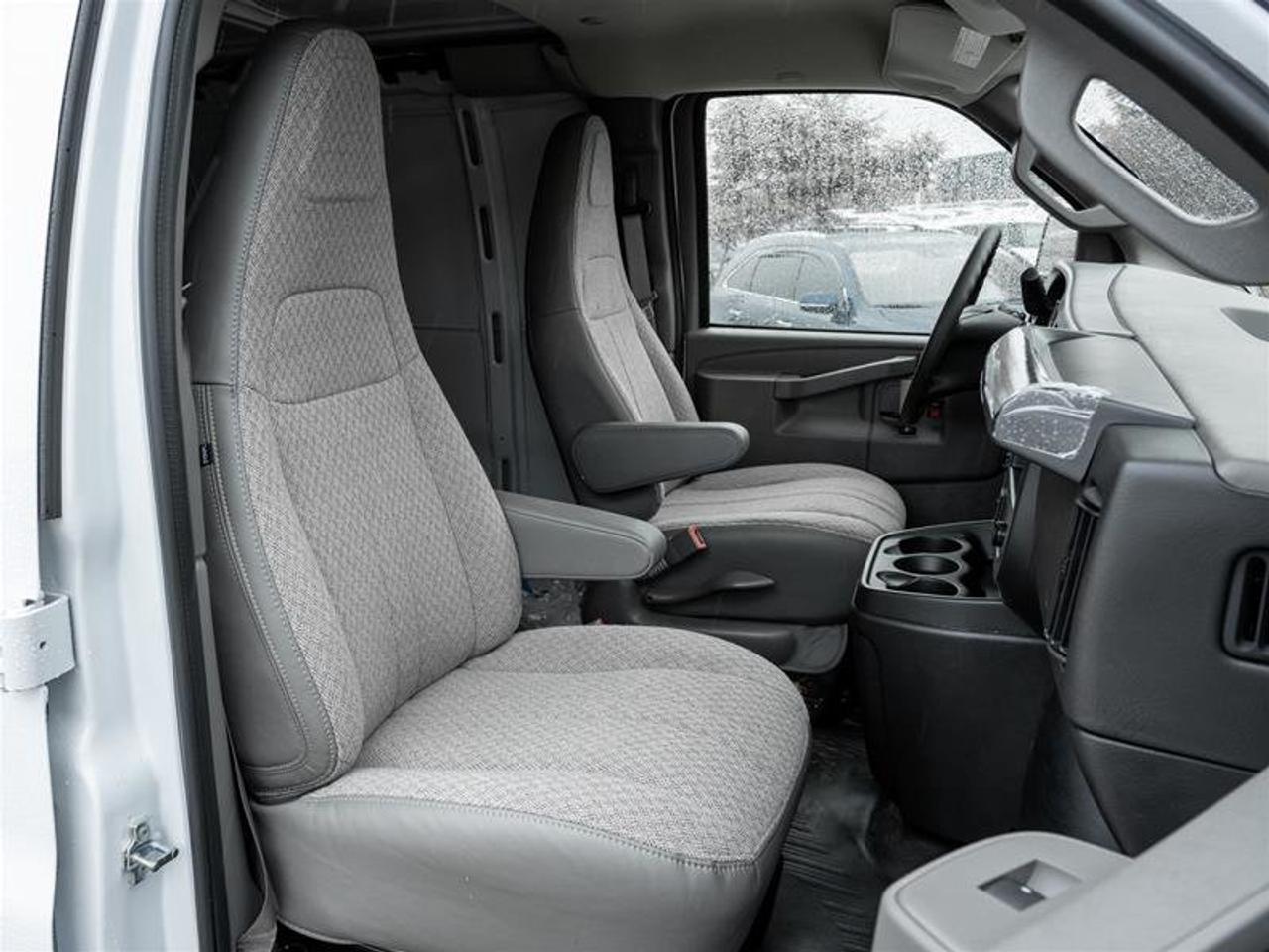 2026 GMC Savana Cargo 2500 WT 135'' Photo