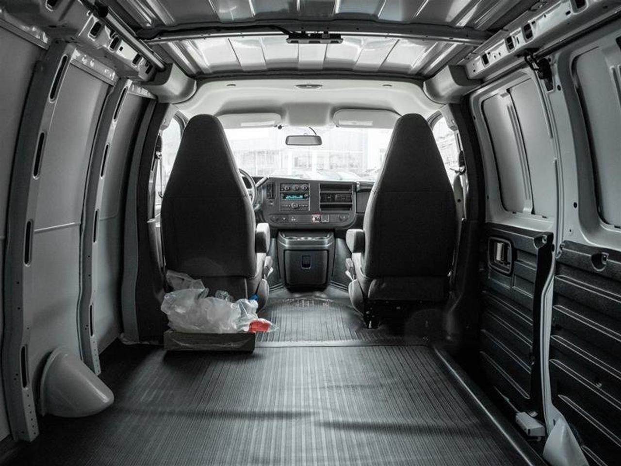 2026 GMC Savana Cargo 2500 WT 135'' Photo