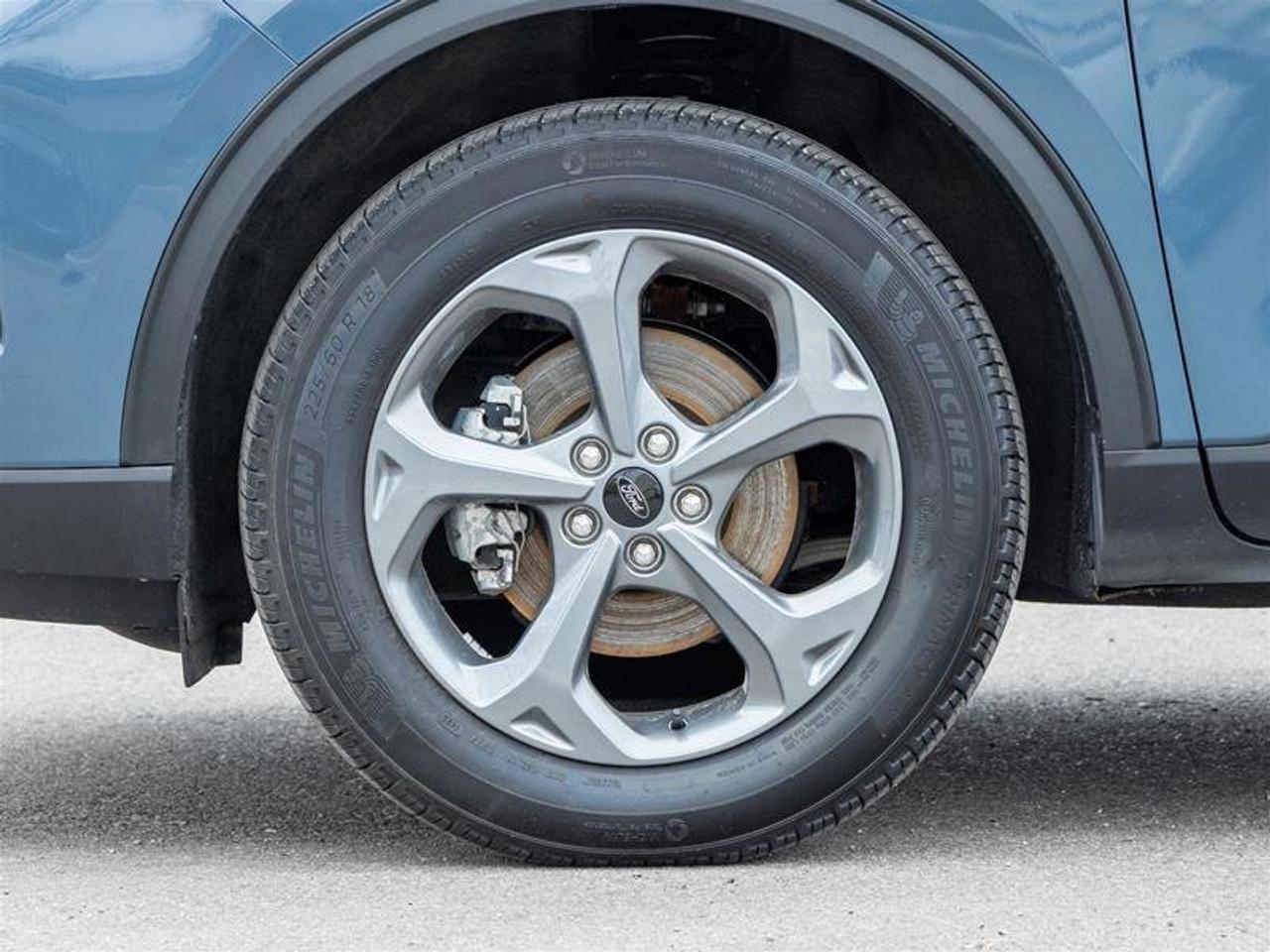 2025 Ford Escape ST-Line AWD Photo3