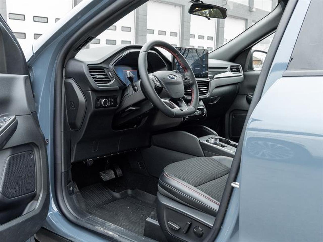 2025 Ford Escape ST-Line AWD Photo