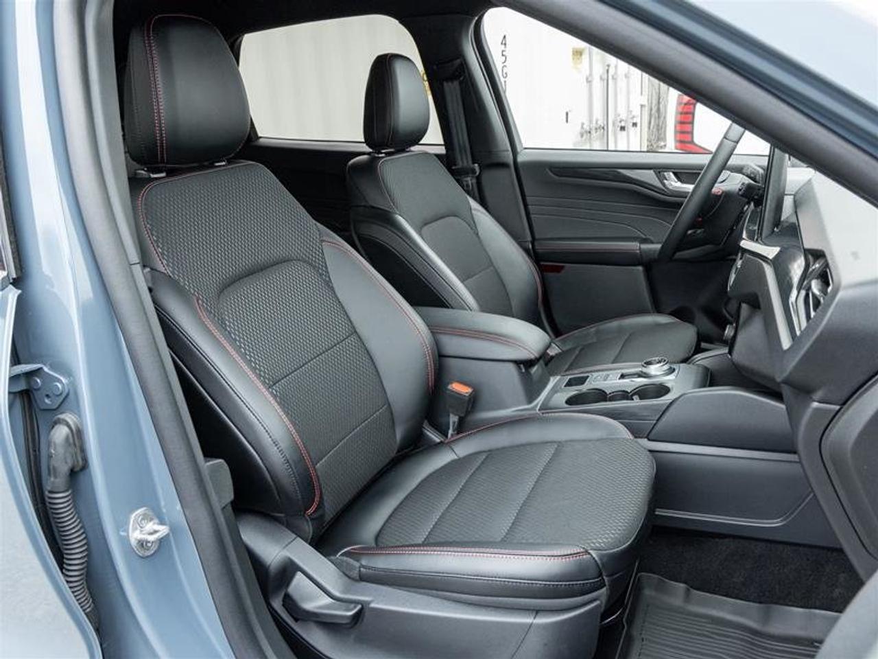 2025 Ford Escape ST-Line AWD Photo