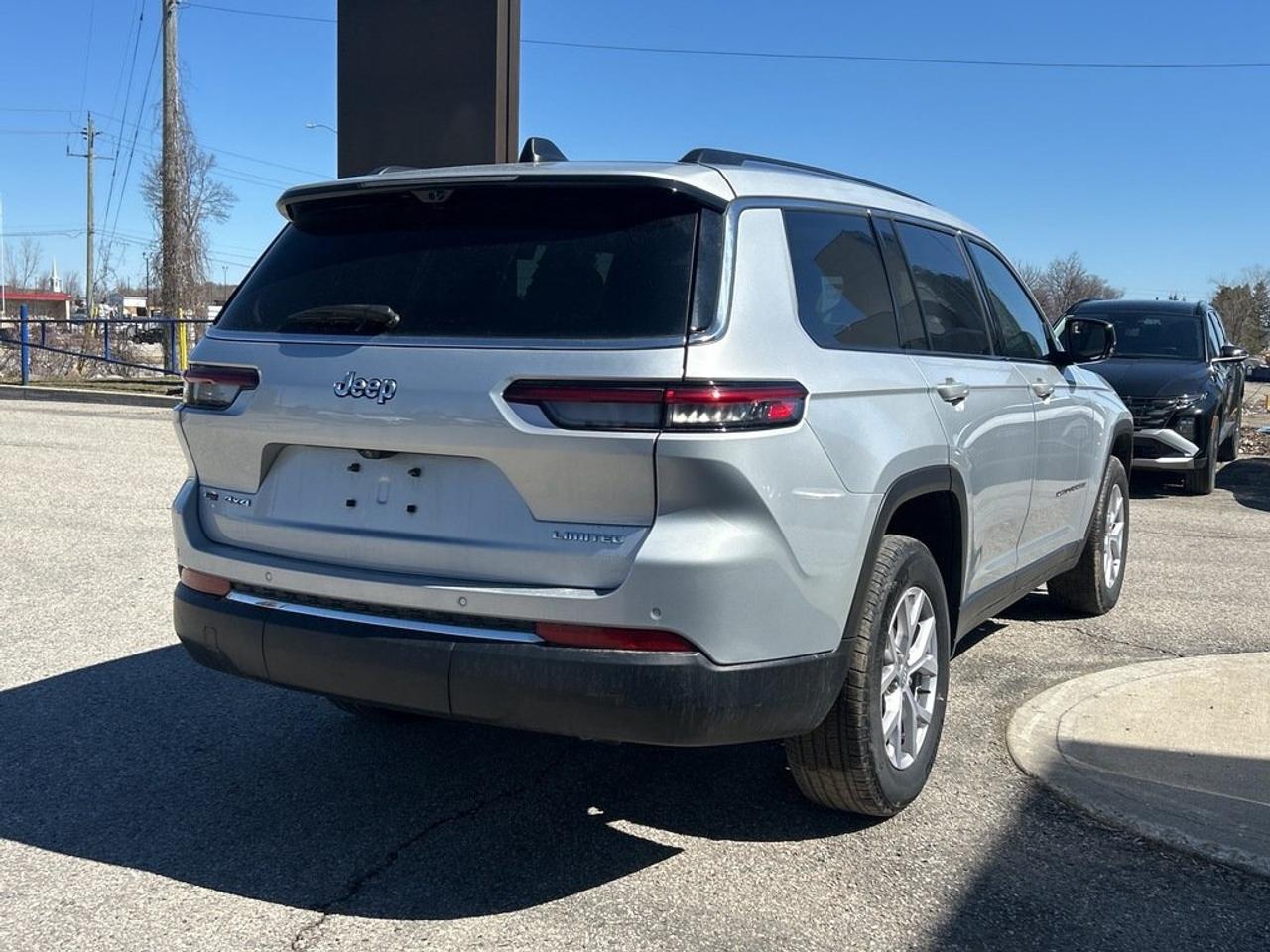 2022 Jeep Grand Cherokee L 4x4 Limited Photo