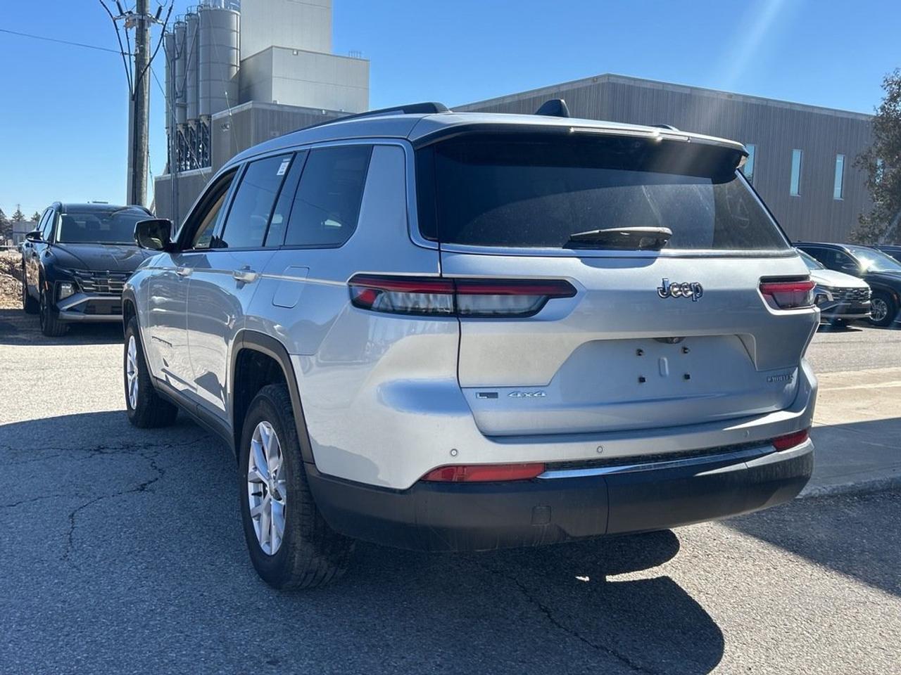 2022 Jeep Grand Cherokee L 4x4 Limited Photo