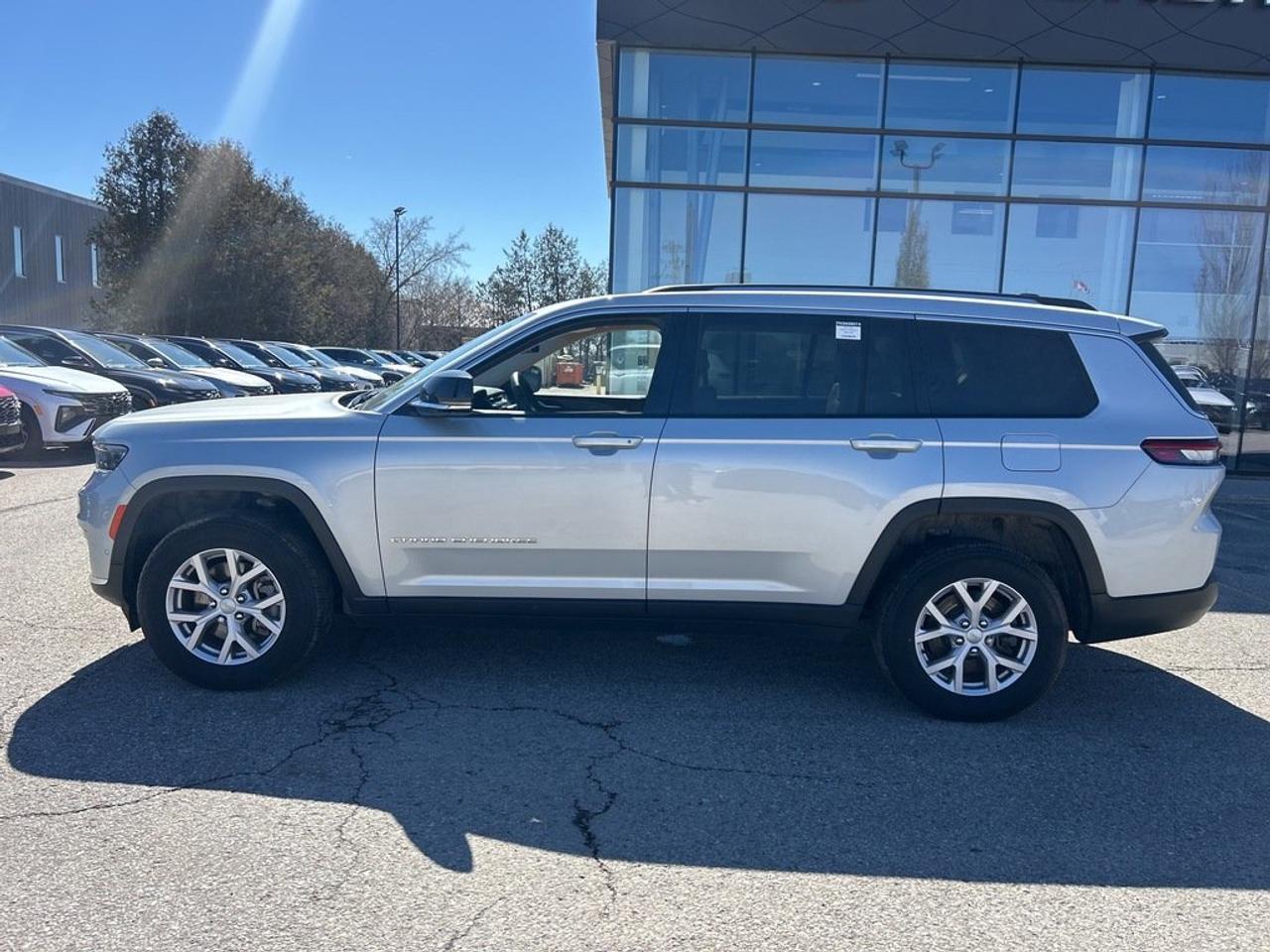 2022 Jeep Grand Cherokee L 4x4 Limited Photo