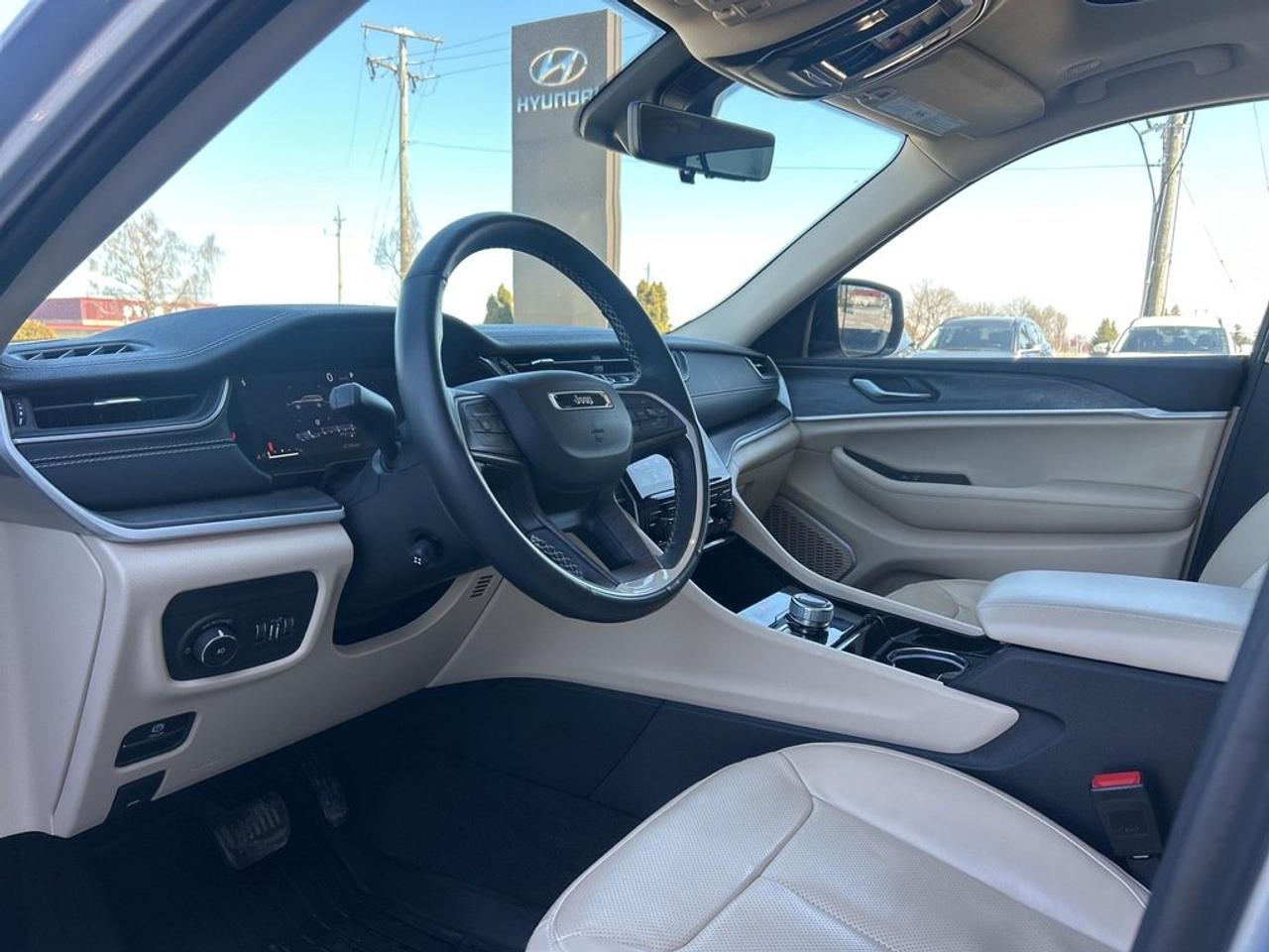 2022 Jeep Grand Cherokee L 4x4 Limited Photo